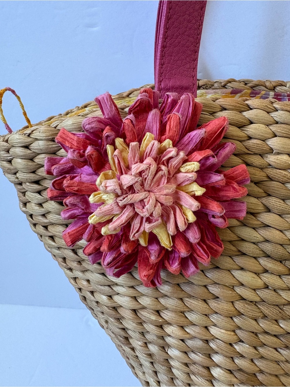 Woven Straw Bag Purse Pink Floral Appliqué Strap Zip Resort Cruise Coastal Beach - Picture 2 of 9